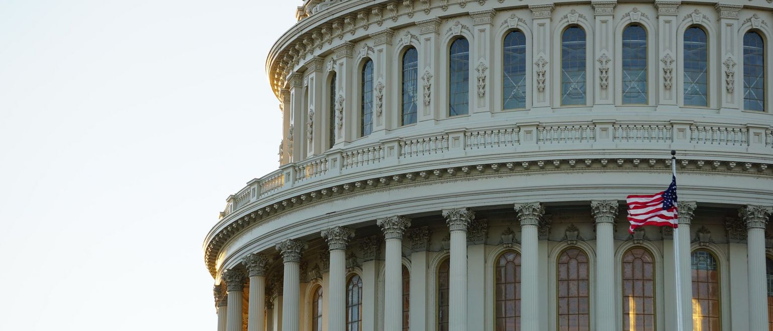 美國中期選舉開啟— 僵局、股票和油桶