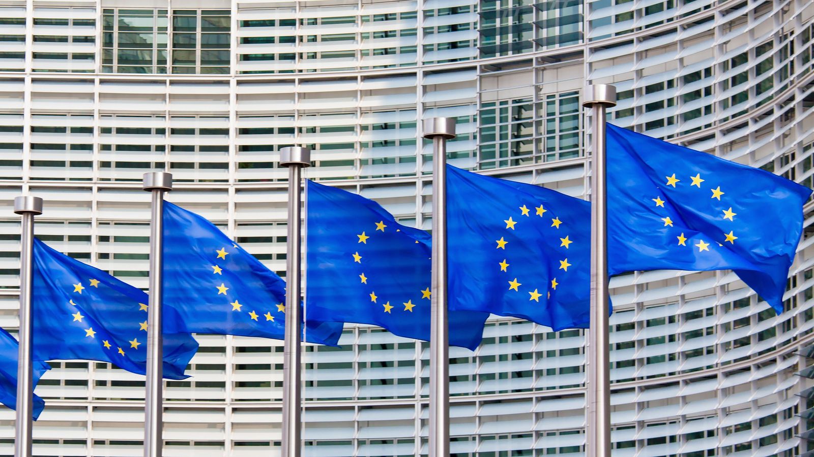 E U
