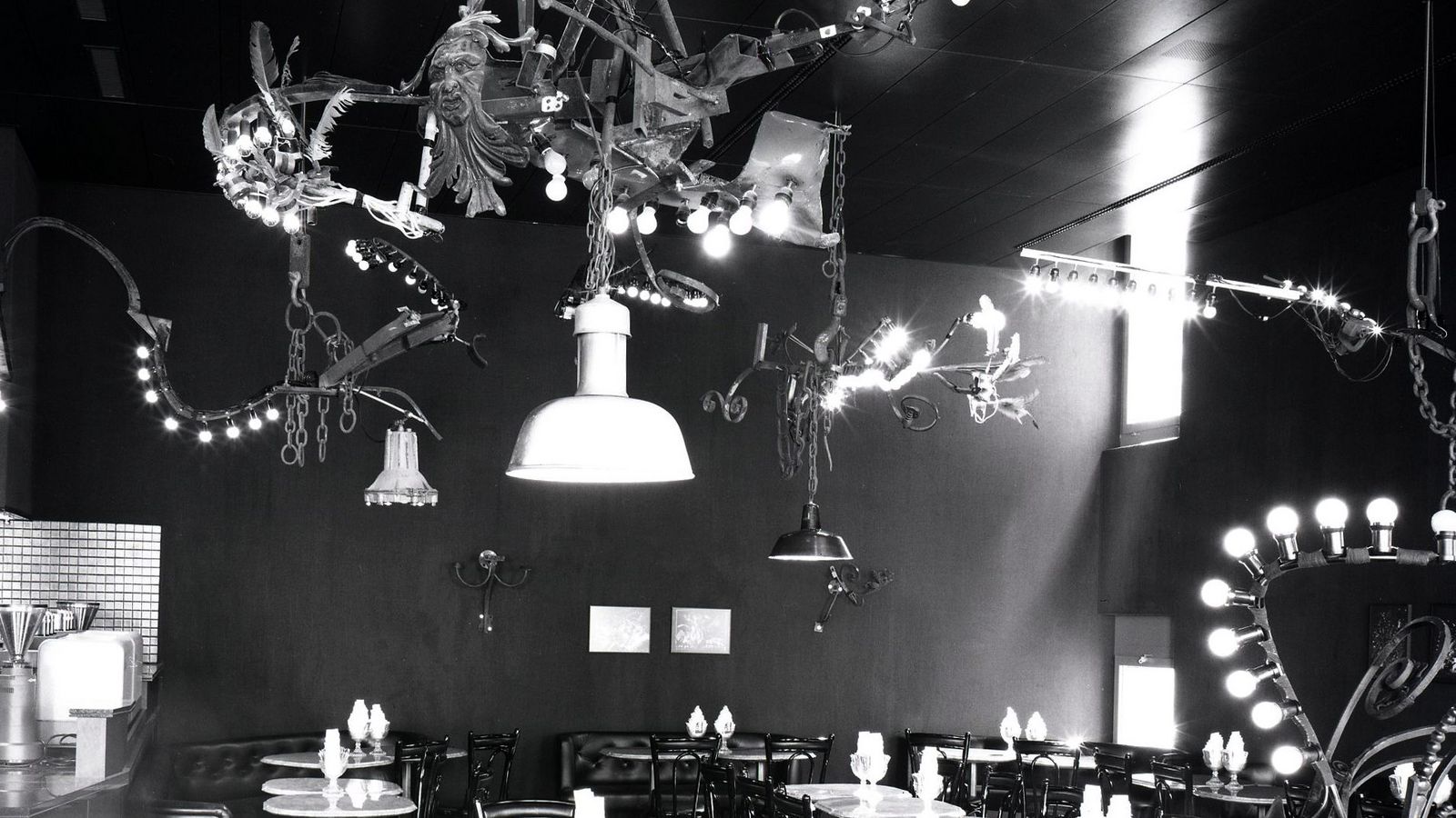 ‘Cafeteria zur Münz’, 1983 © Estate Leonardo Bezzola